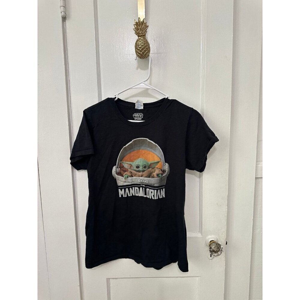 Star Wars, the Mandalorian size large T-shirt